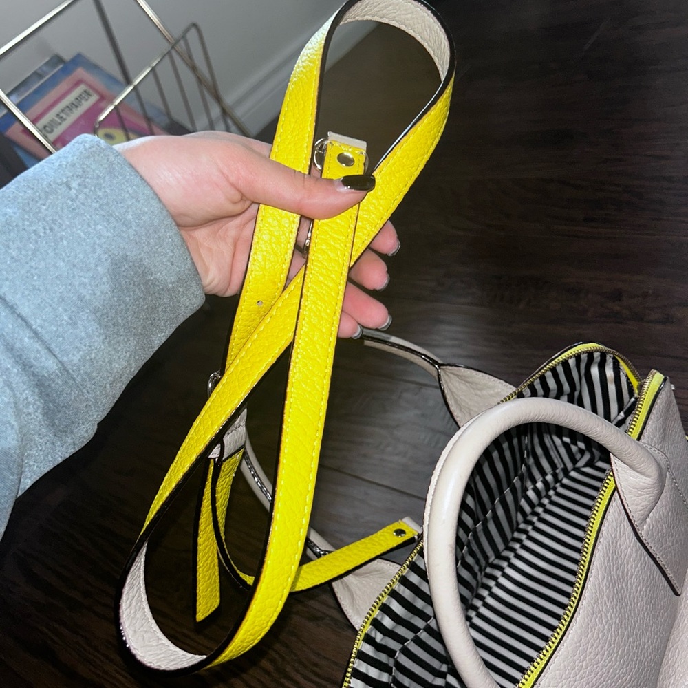 Kate Spade Tote - Picture 4 of 4
